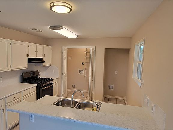 4th image of 195 Cardinal Dr