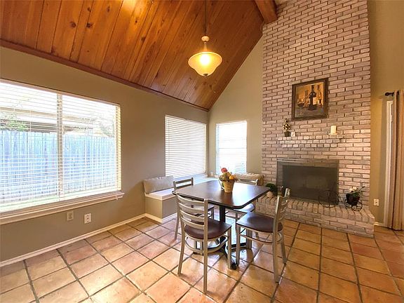 4th image of 11315 Meadowchase Dr