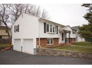 2 Oak St, Burlington, MA 01803