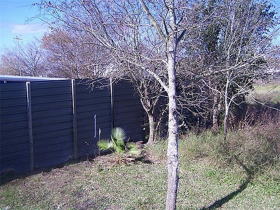 3rd image of 926 9th St SE