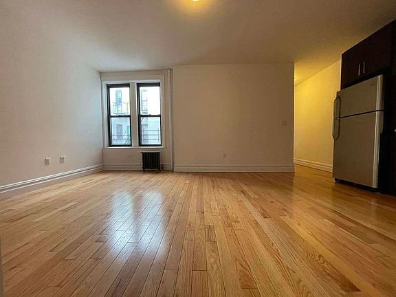 4th image of 21-81 38th St #3F27