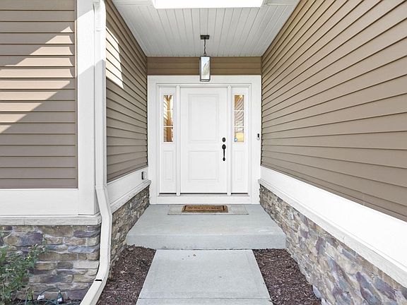 2nd image of 820 Lynn Street