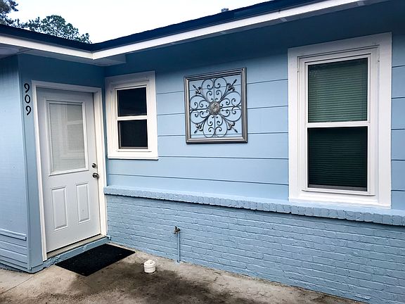 4th image of 909 Alabama St
