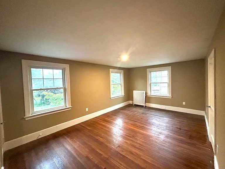 555 Lloyd Ave — Photo 10