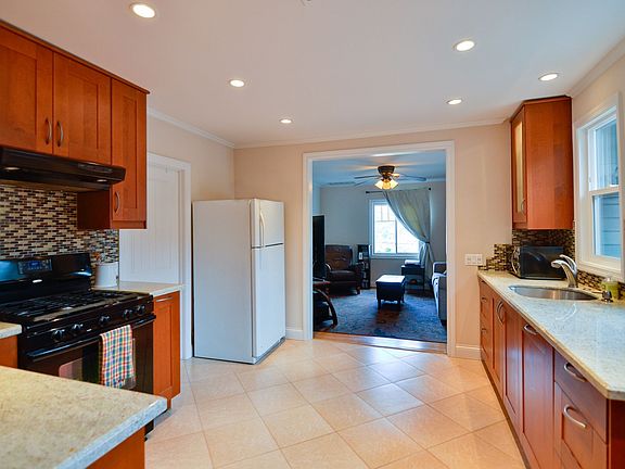 4th image of 3522 Griffin Ave