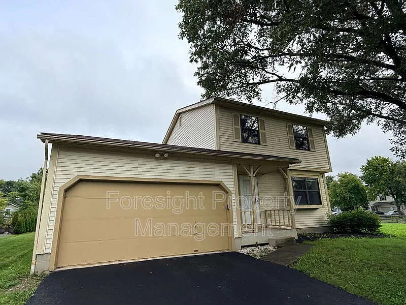 3 bed, 1.5 bath, 1430 sqft, $2,295 — Photo 3