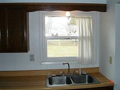 4th image of 415 W William Dr
