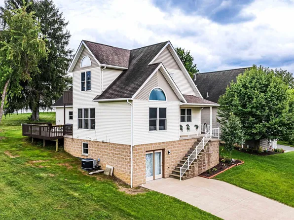 252 N Main St, Star City, WV 26505