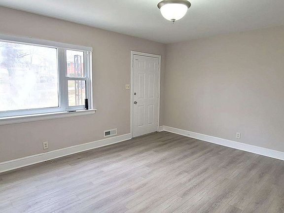 4th image of 446-448 22nd Ave NE #446