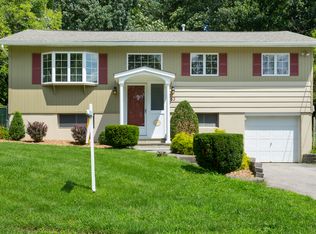 53 Cumberland Rd, Fishkill, NY 12524