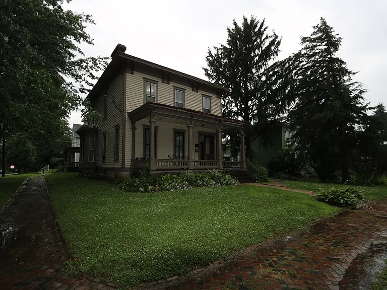 1103 N 6th St and 610 Iowa St. — Photo 2