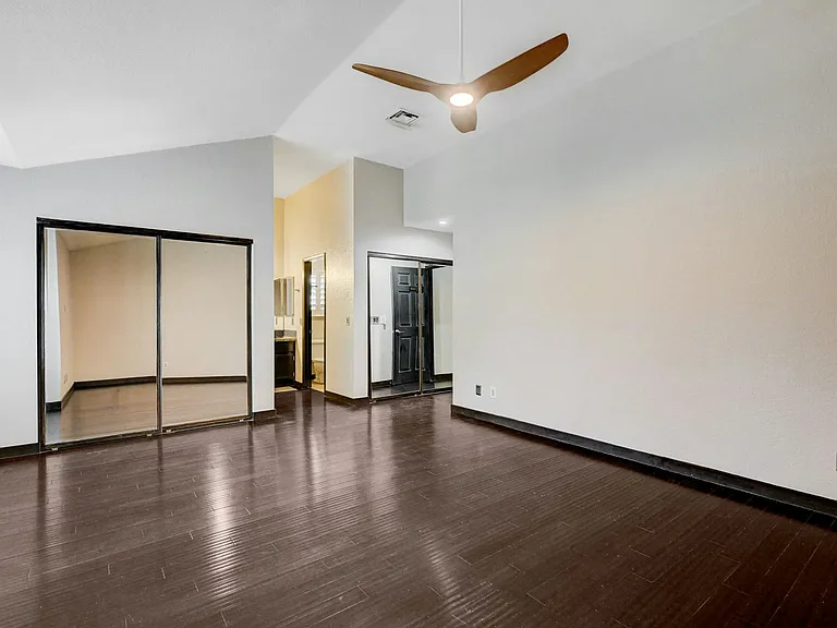 538 Lambeth Ct — Photo 32