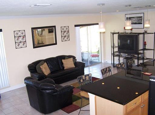 3rd image of 817 Alamanda Dr