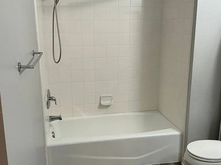 537 W Maple Ave — Photo 30