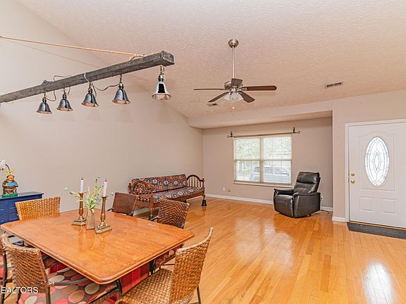 5th image of 5285 Avery Woods Ln