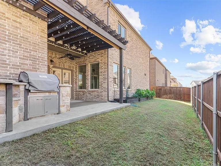 1131 Alpine Dr — Photo 35