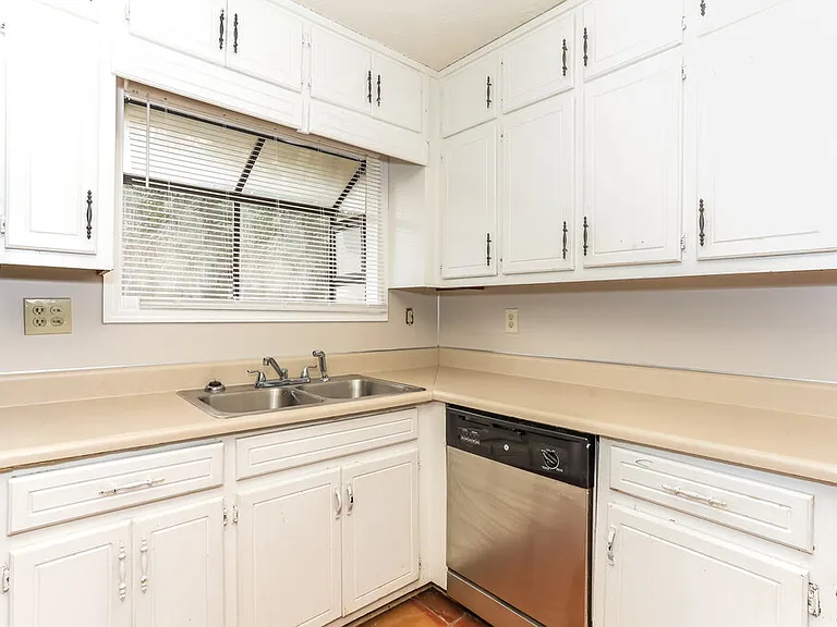 202 Northbridge Dr — Photo 8