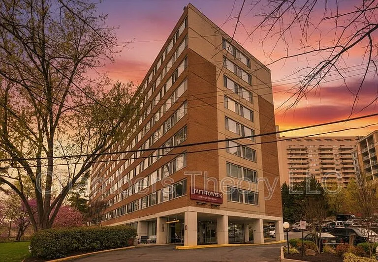 1210 N Taft St #709 — Photo 1