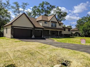 138 Hillside Ln, Willowbrook, IL 60527