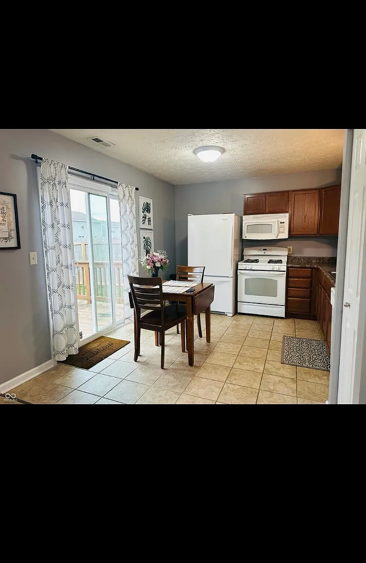 Enclave Blvd, Greenwood — Photo 4