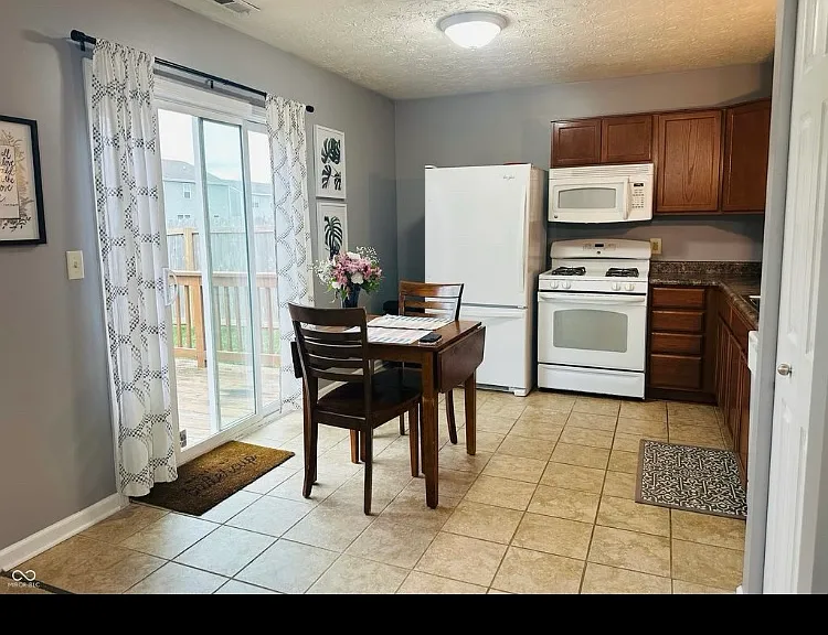 Enclave Blvd — Photo 4
