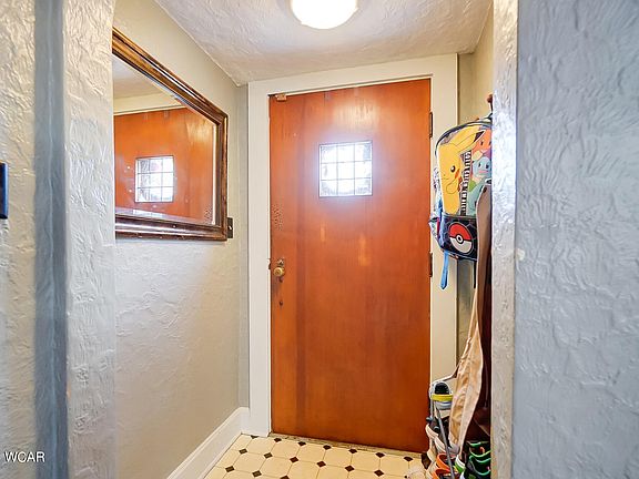 5th image of 322 E Crawford St