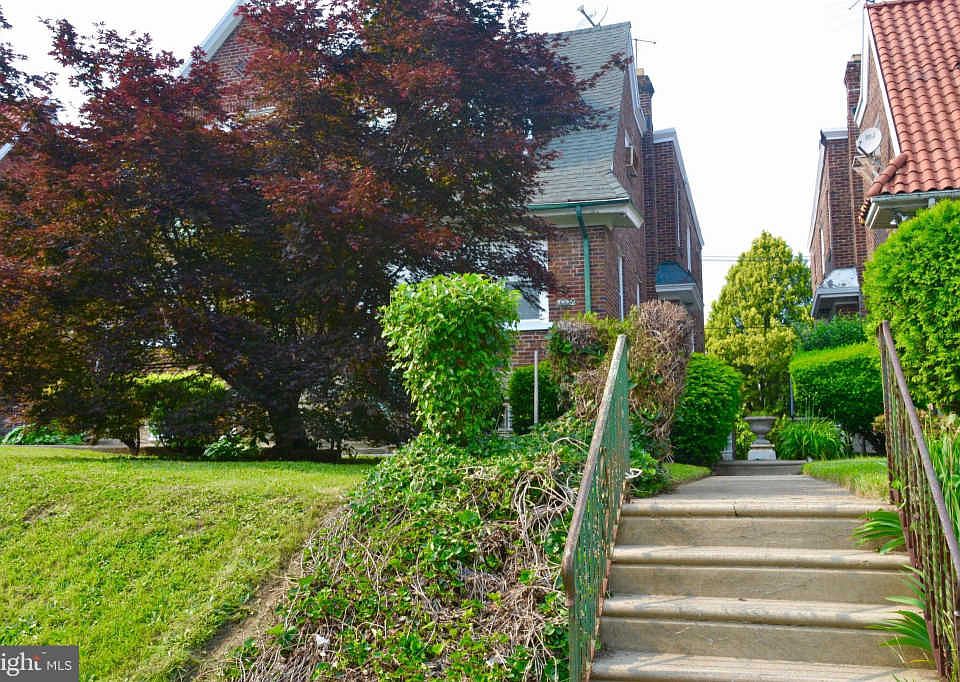 1st image of 1927 71st Ave