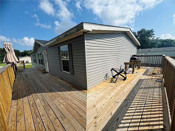 3rd image of 143 Forest Dr