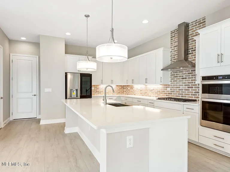 571 Marquesa Cir — Photo 12