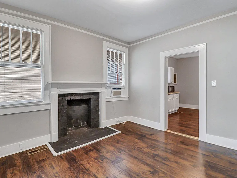 708 W Victory Dr #A — Photo 11
