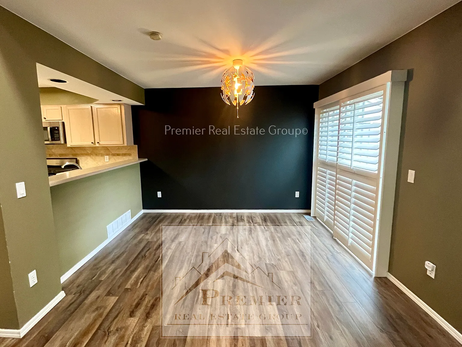 3 bed, 3.5 bath, 1930 sqft, $1,985 — Photo 3