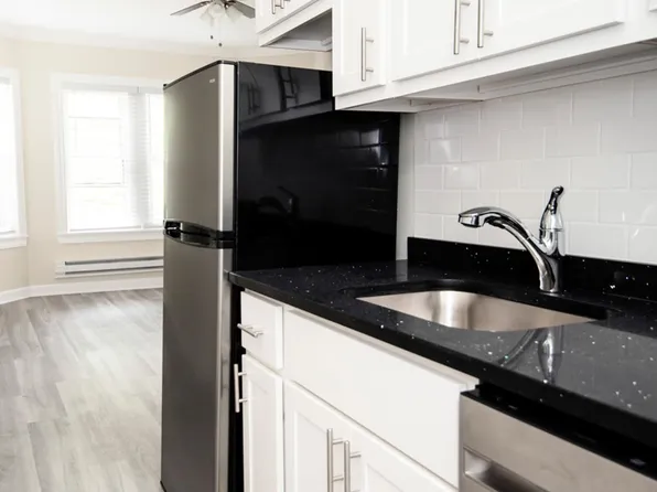 646 1/2 W Roscoe St #1N, Chicago, IL 60657