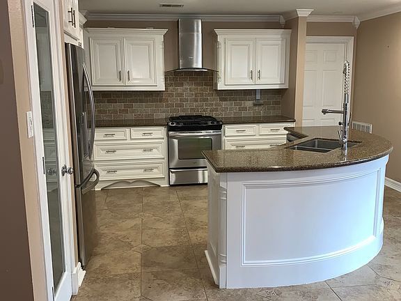 2nd image of 52 Greenvale Ct