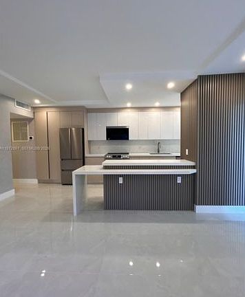 3rd image of 201-2430 NE 135th St #201