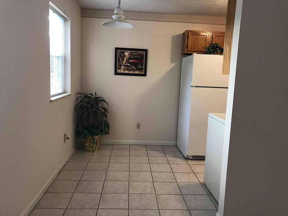 Kitchen & Dining Area
