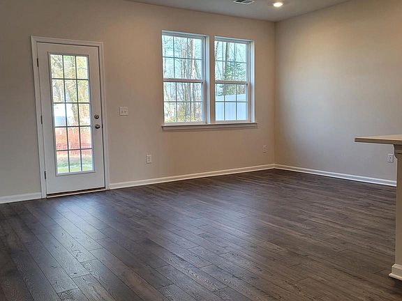 4th image of 92 Peregrine Way