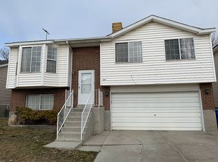 1542 W Crystal Ridge Dr, West Jordan, UT 84084