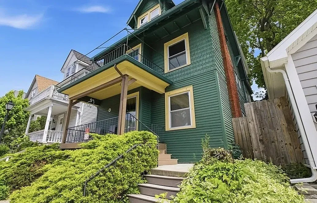 2 bed, 900 sqft, $1,600 — Photo 1