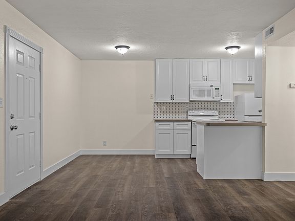 5th image of 1216 Waterside Cv APT 12