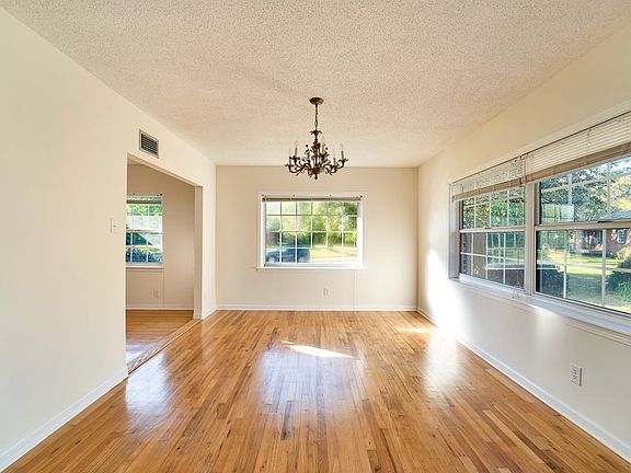 4th image of 2770 N Grafhill Dr