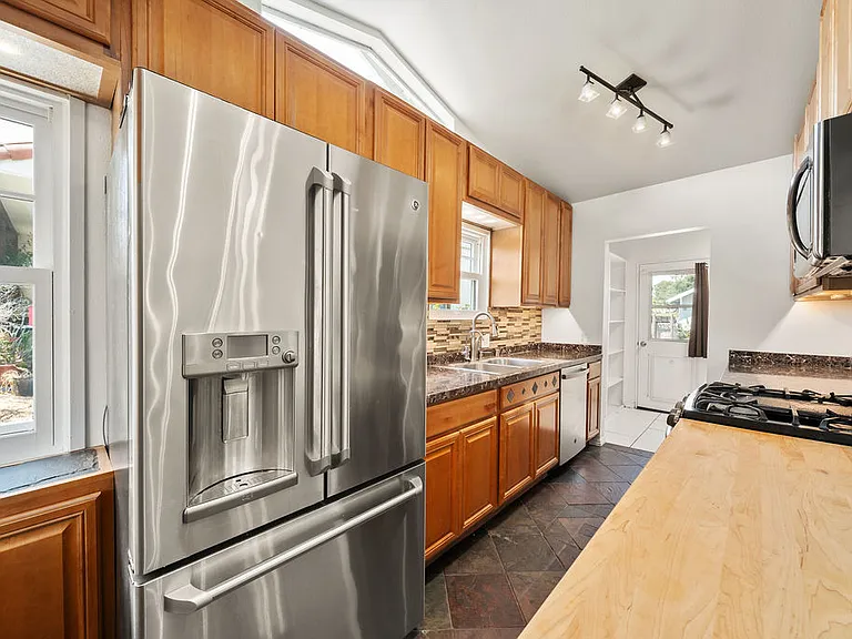 2525 Gail Pl — Photo 8