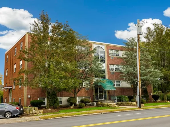 588 Main St APT 4D, Stoneham, MA 02180