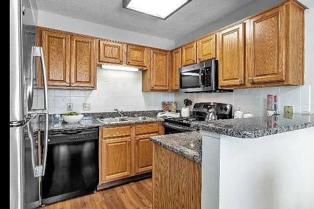 Windsong Place Apartments — Photo 99