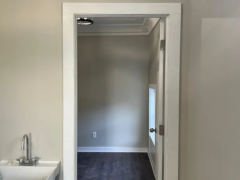 329 Ellicott St #UPPER — Photo 39