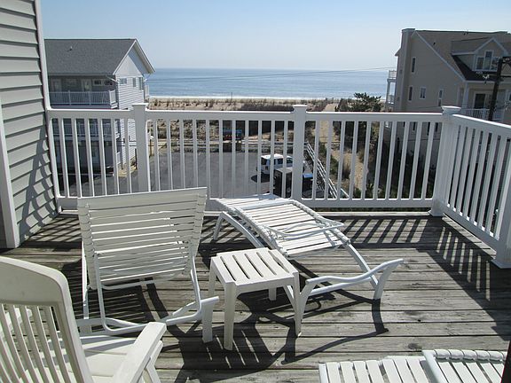 5th image of 1040 Bunting Avenue #4