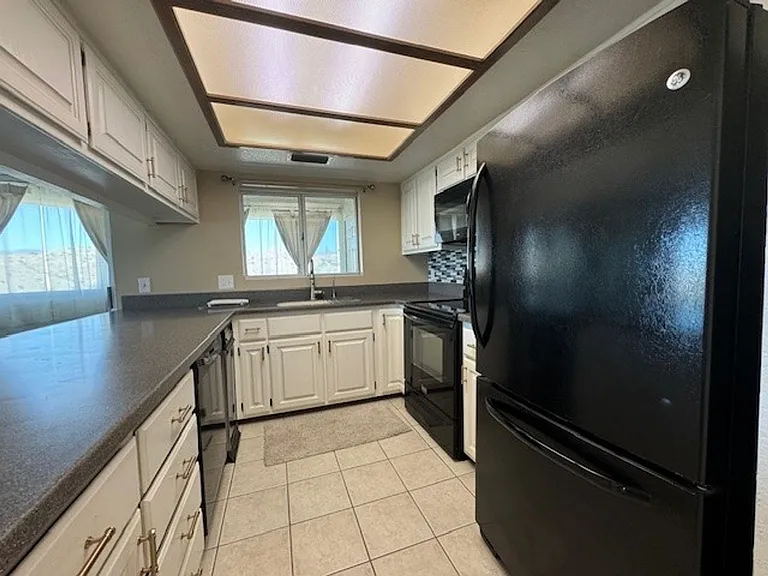 2022 Merrill Ln #10G — Photo 13