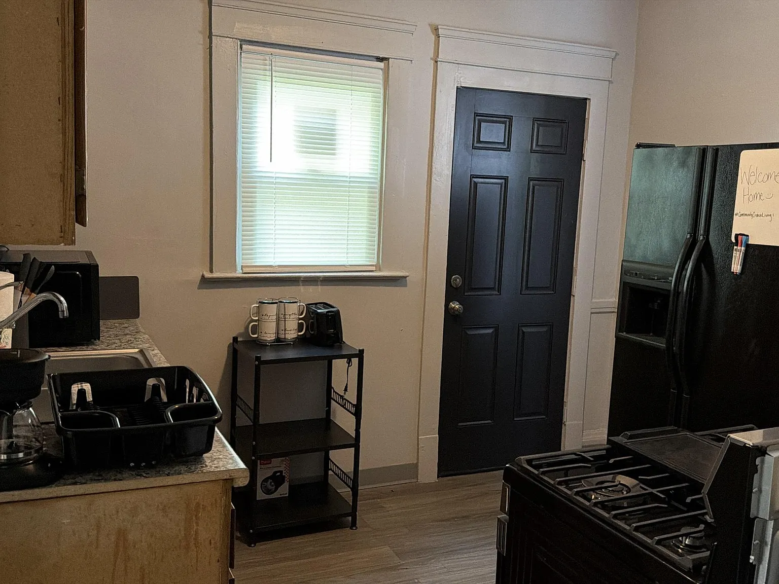 4 bed, 1.0 bath, 3667 sqft, $845 — Photo 2