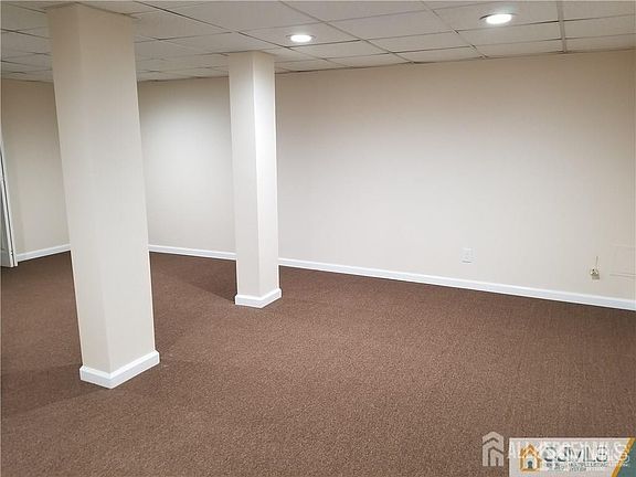 5th image of 20 Tiger Lilly Ct