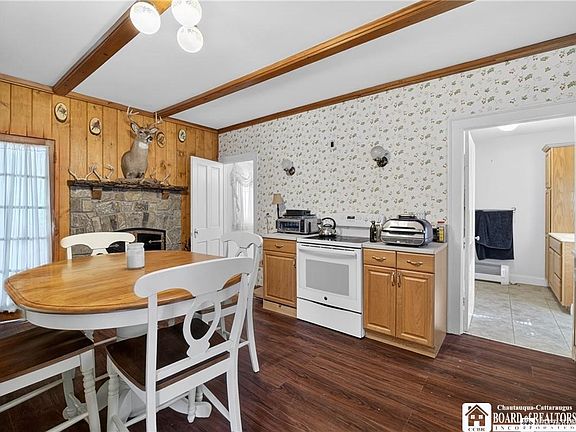 5th image of 62 Ivory St