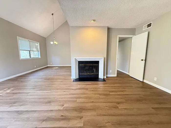431 Belle Pointe Dr — Photo 2